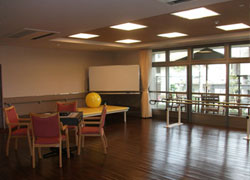 ル・レーヴ南浦和さくら館の機能訓練室