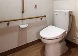 そんぽの家城山の居室トイレ
