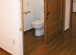 そんぽの家宝塚山本の居室トイレ