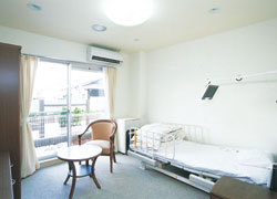 応援家族昭和記念公園の居室(1人部屋)