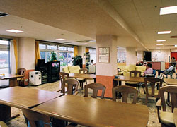 グッドタイムホーム・さくら台の食堂兼機能訓練室