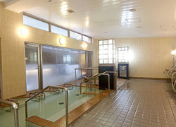 SOMPOケアラヴィーレあざみ野の大浴室