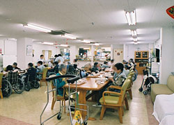 グッドタイムホーム・川崎大師の食堂兼機能訓練室
