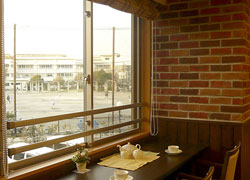 SOMPOケアラヴィーレ浜川崎のダイニング（食堂）からの風景