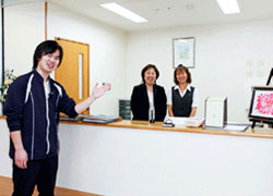 ヨウコーキャッスル綾瀬の受付カウンター