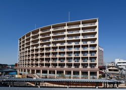 蓮田オークプラザ駅前温泉館の外観