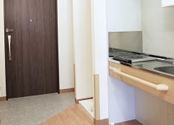 そんぽの家S稲城の居室キッチン・玄関