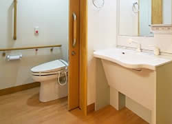 そんぽの家川崎宮前の居室洗面・トイレ