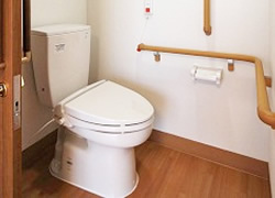そんぽの家城北の居室トイレ