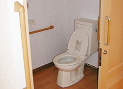 そんぽの家東大阪日下の居室トイレ