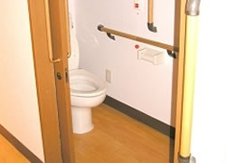 そんぽの家福山城東の居室トイレ