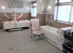 ソラストリハピネス東山の併設デイ 浴室