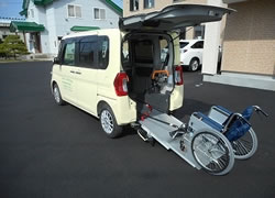 オアシス東7条の施設車両