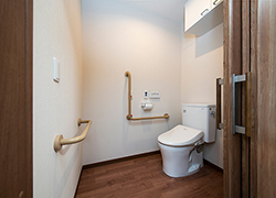 エイジフリーハウス川崎上平間の居室内トイレ