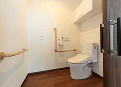 エイジフリーハウス大阪上本町の居室内トイレ