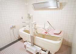 福寿やまと下鶴間の機械浴室
